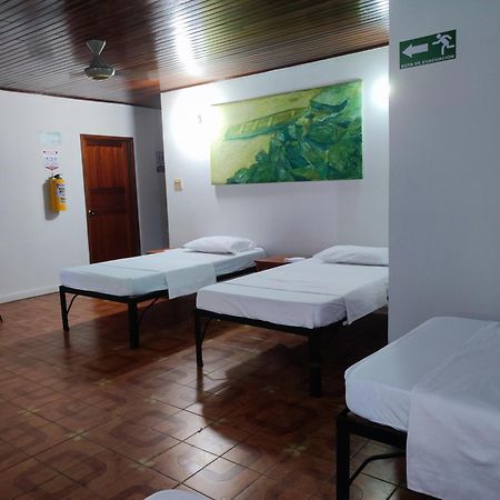 Leticias Guest House Bagian luar foto