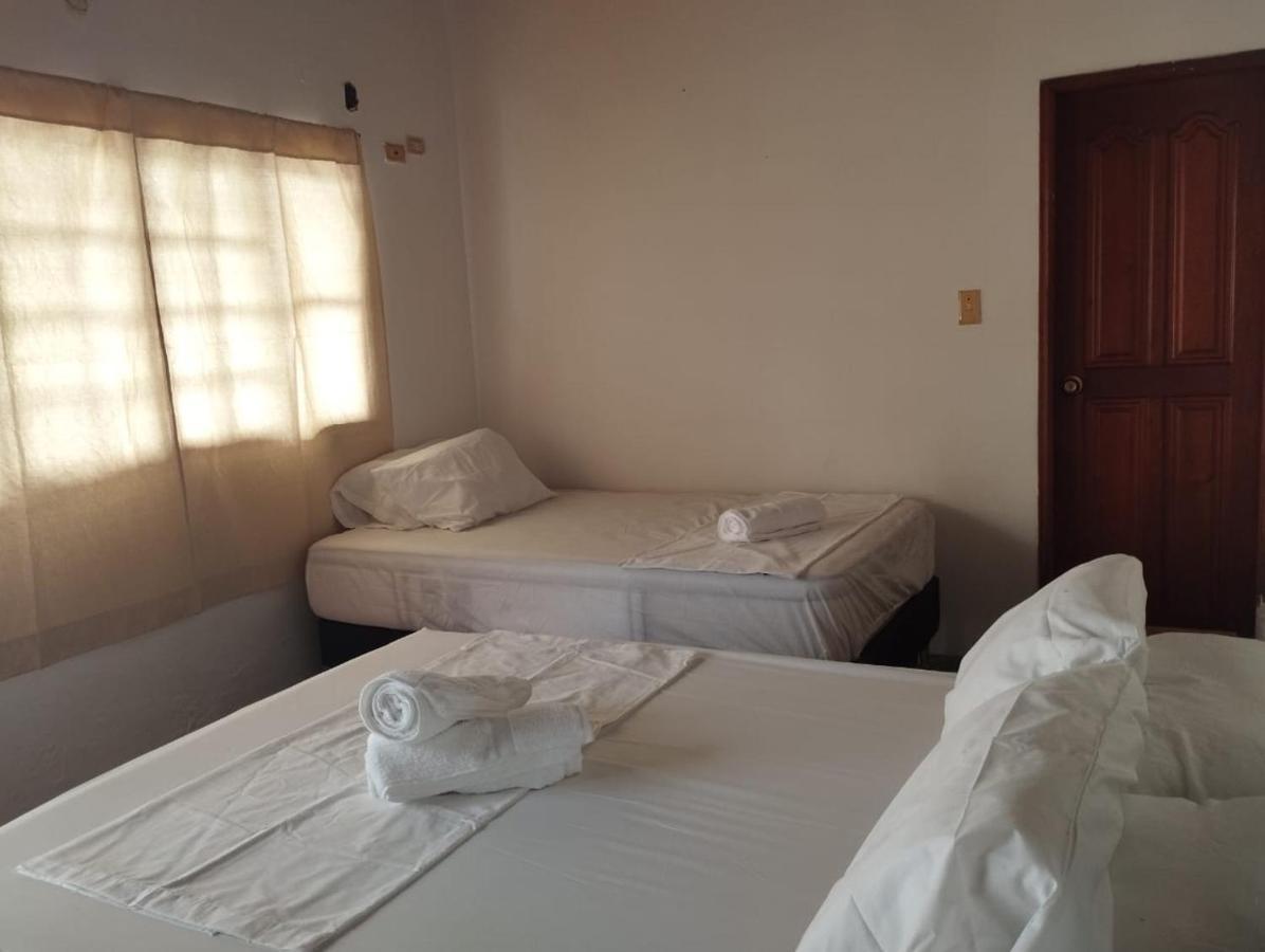 Leticias Guest House Bagian luar foto