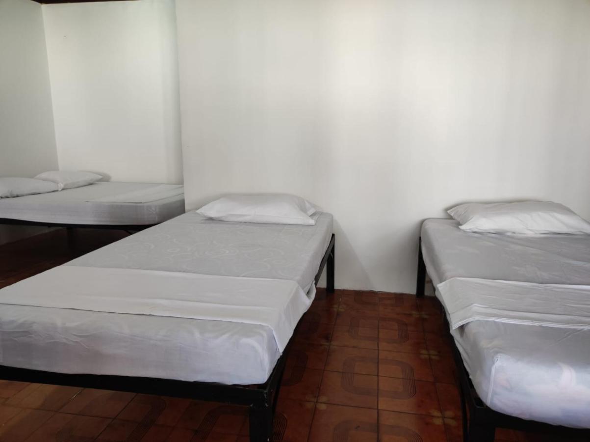 Leticias Guest House Bagian luar foto