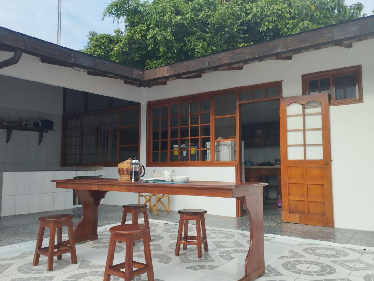 Leticias Guest House Bagian luar foto