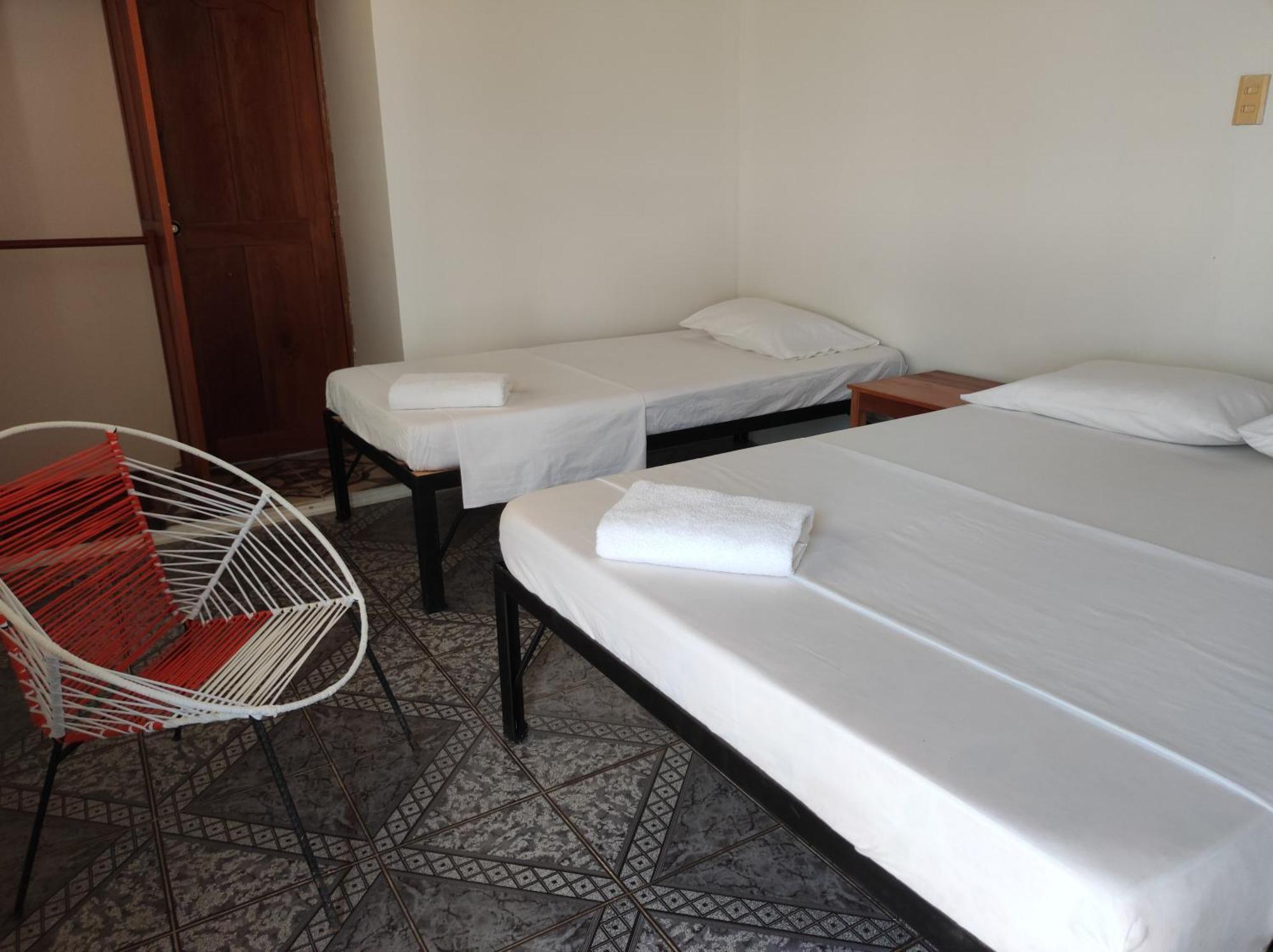 Leticias Guest House Ruang foto
